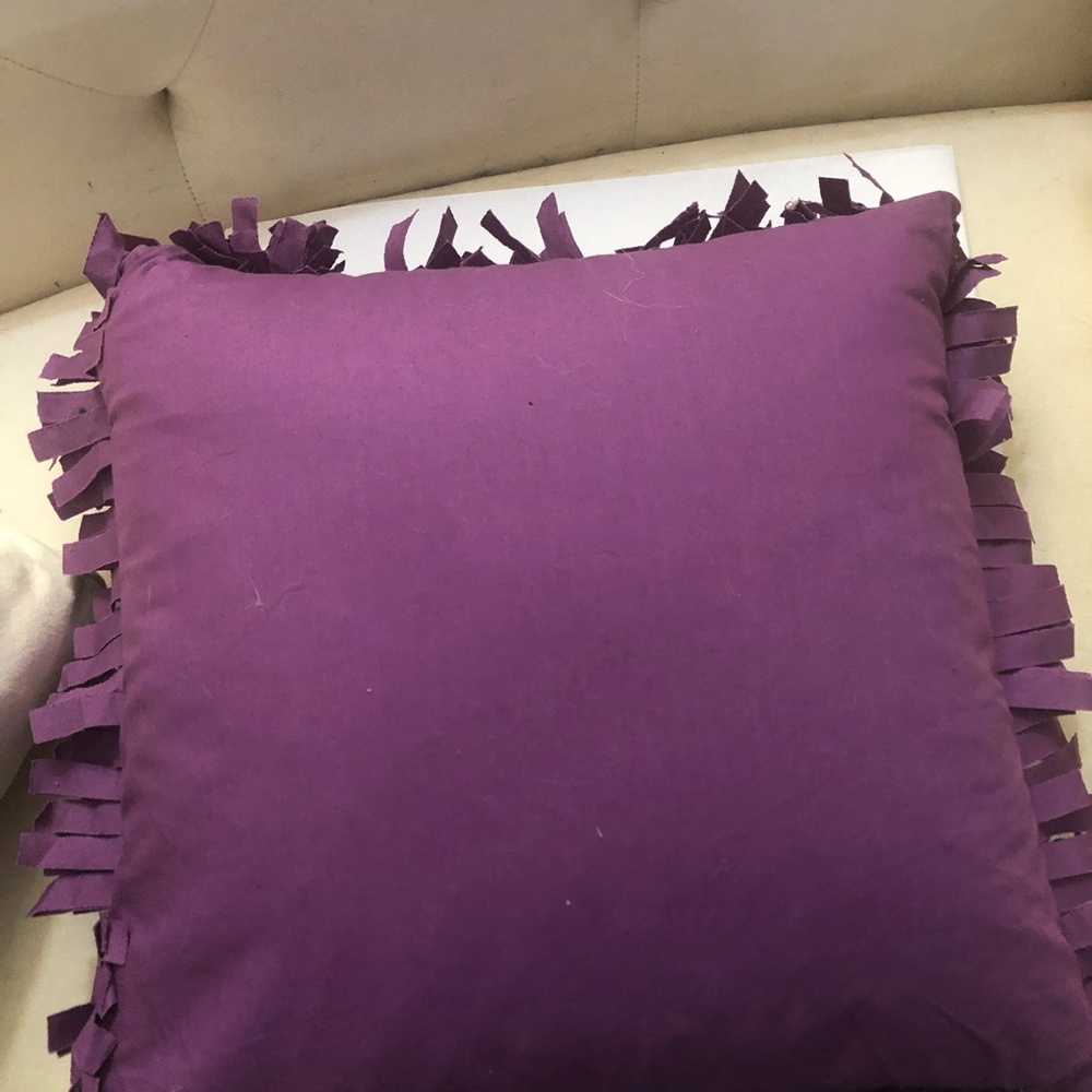 Gorgeous purple accent pillow with insert - zipper cover for washing . - Picture 3 of 4